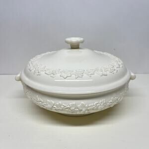 Wedgwood Embossed Queen's Ware Covered Tureen Vegetable Bowl Made in England